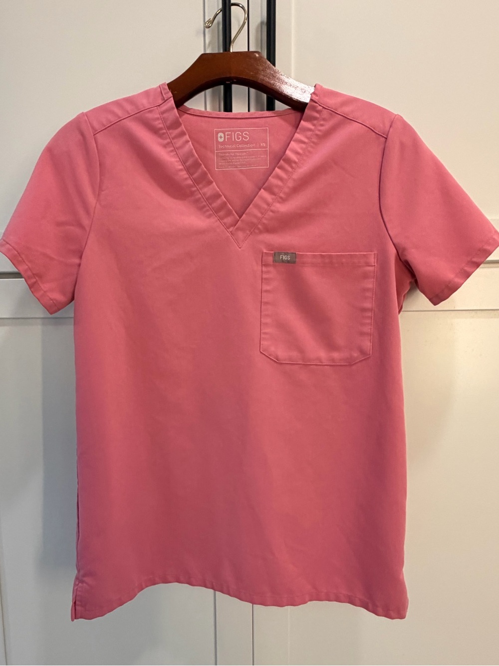 FIGS Technical Collection Pink Scrub Set XS V-Neck Top Jogger Pants